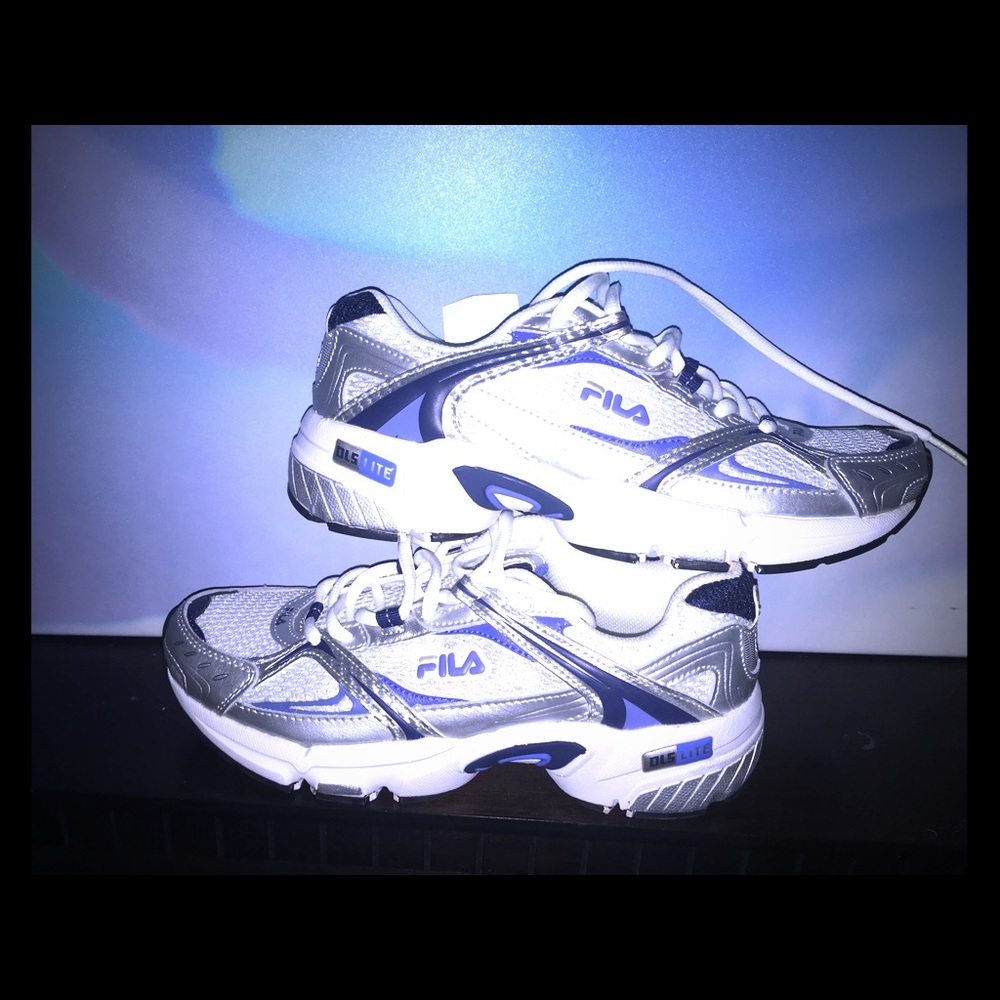 FILA women’s white silver sneakers